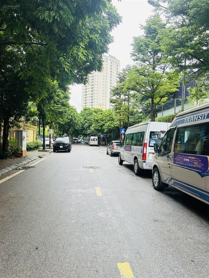 Bán nhà phân lô phố nguyễn khang. dt 93 m2 nhà cấp 4, mt 6,1 m, giá 23 tỷ. đt 0903 268 ***