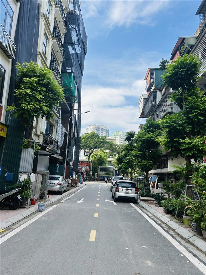 Bán nhà mặt phố trung tâm quận ba đình. 55 m2, 9 tầng, thang máy, mt 5,6 m. giá 34 tỷ. 0903 268 ***.