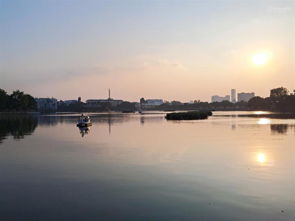 Bán nhà phân lô giáp nhất  ngã tư sở  95m2  mt 6,2m  ô tô 7 chỗ vào nhà, giá 23 tỷ 0978 569 ***