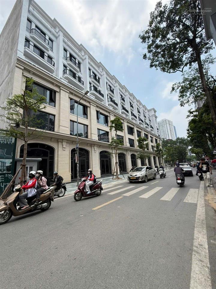 Bán nhà phân lô giáp nhất  ngã tư sở  95m2  mt 6,2m  ô tô 7 chỗ vào nhà, giá 23 tỷ 0978 569 ***