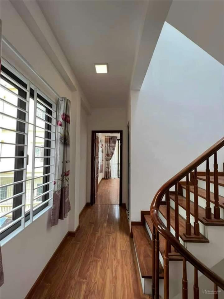 Bán nhà khương trung sát ngã tư sở 32m mt 3,9m cách royal city 200m 5,8 tỷ , ô tô cách 10 m