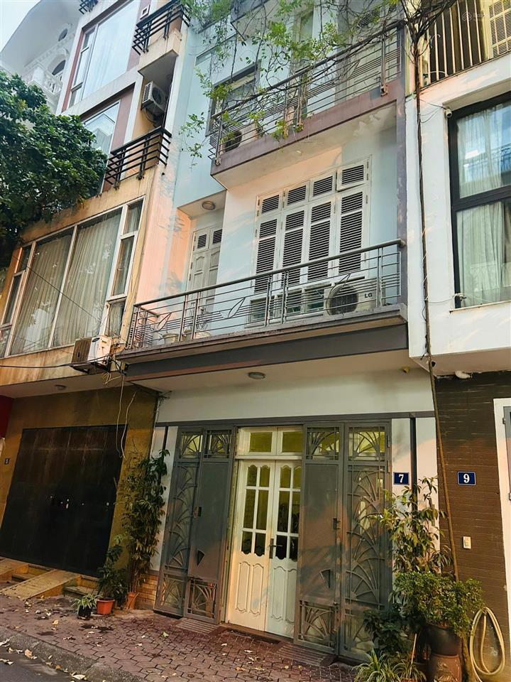 Bán nhà khương trung sát ngã tư sở 32m mt 3,9m cách royal city 200m 5,8 tỷ , ô tô cách 10 m
