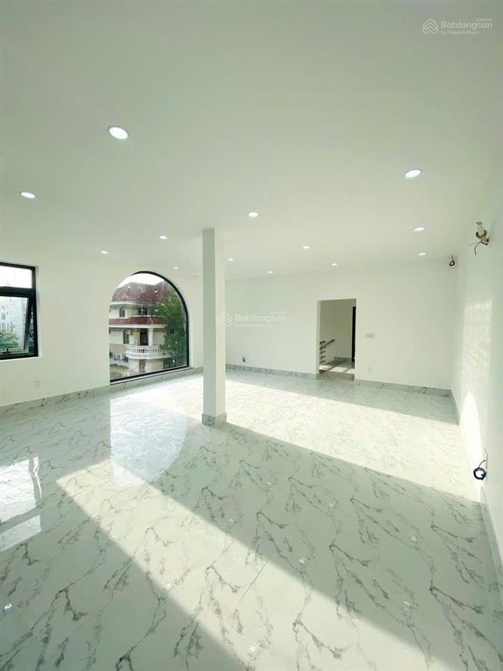 Siêu phẩm t10 biệt thự view đẹp góc 2 mt thân văn nhiếp  sông giồng, q 2, dt 130 m2 hơn 30 tỷ