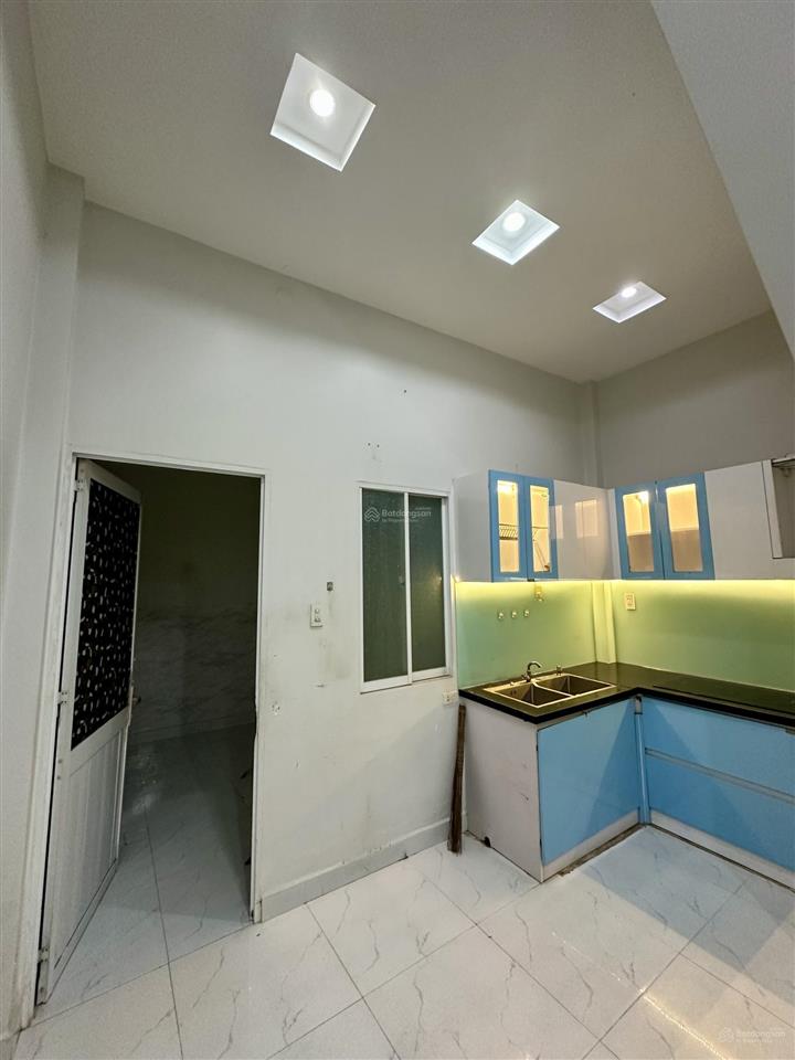 Bán nhà trung tâm nha trang hẻm 1170 đường 2/4 phường vạn thắng. giá bán 2,3 tỷ sổ đỏ riêng.