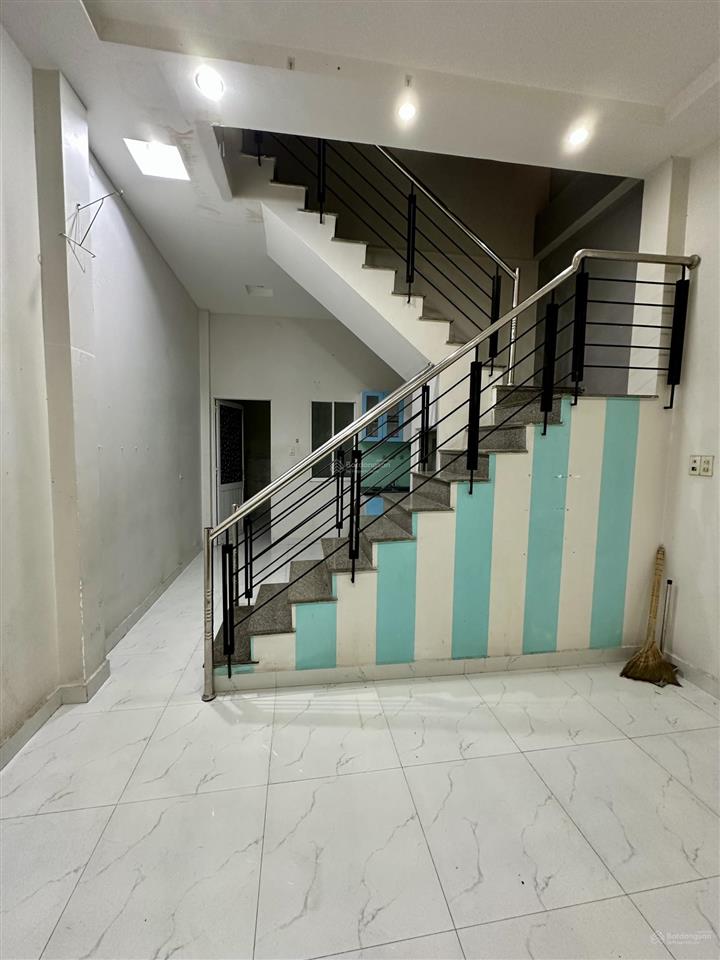 Bán nhà trung tâm nha trang hẻm 1170 đường 2/4 phường vạn thắng. giá bán 2,3 tỷ sổ đỏ riêng.