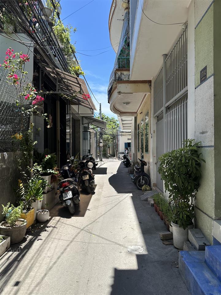 Bán nhà trung tâm nha trang hẻm 1170 đường 2/4 phường vạn thắng. giá bán 2,3 tỷ sổ đỏ riêng.