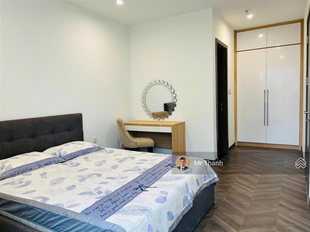 Chính chủ bán gấp 2pn  2wc full nội thất, tầng thấp tiện lợi view nội khu resort giá 4,8 tỷ all in