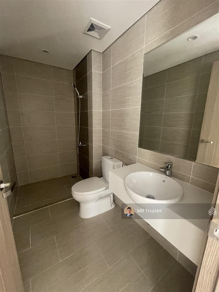 Bán căn studio full nội thất, dt 30m2, đang có hđ thuê, sổ đỏ giá 1,5 tỷ công chứng trong ngày