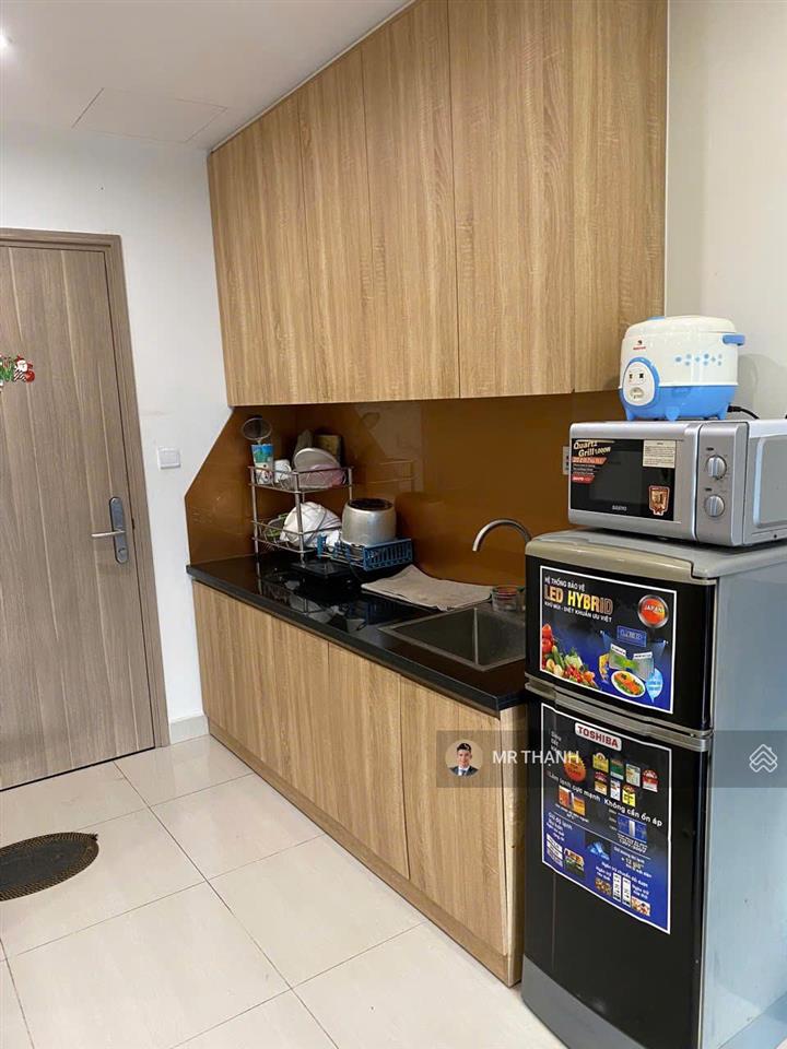 Bán căn studio full nội thất, dt 30m2, đang có hđ thuê, sổ đỏ giá 1,5 tỷ công chứng trong ngày