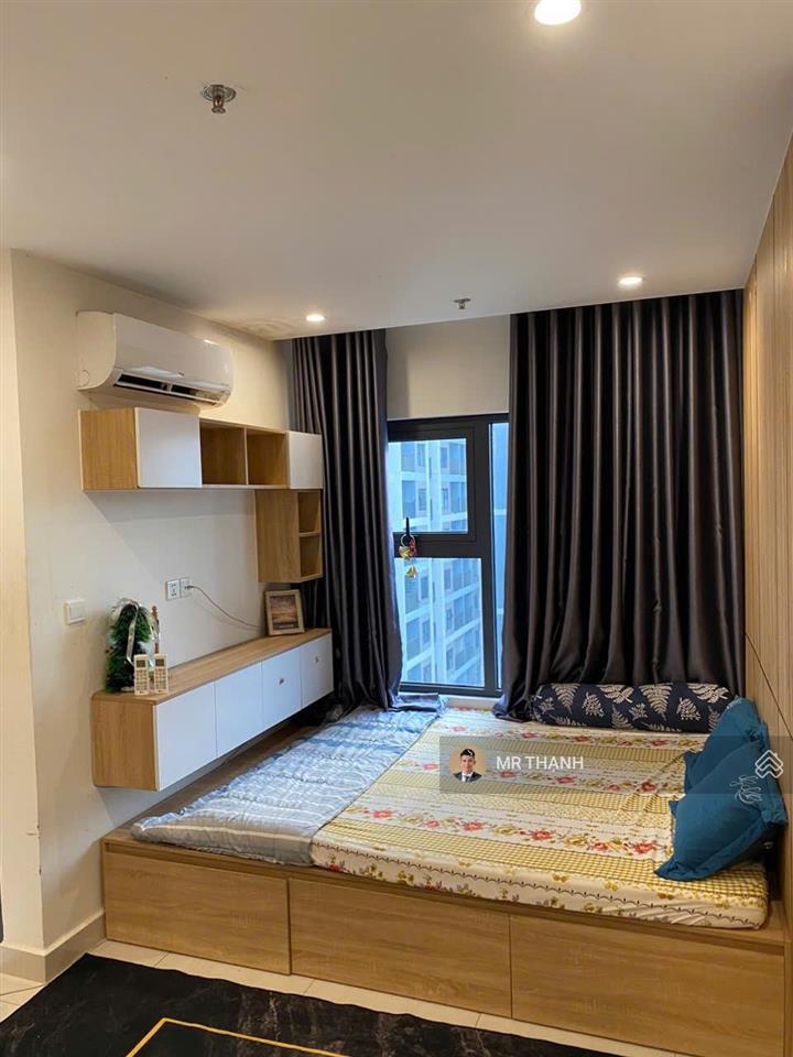Bán căn studio full nội thất, dt 30m2, đang có hđ thuê, sổ đỏ giá 1,5 tỷ công chứng trong ngày