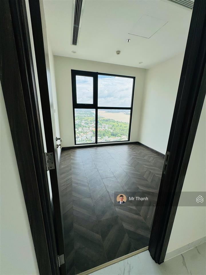 Giảm sâu 2,8 tỷ allin, căn hộ 1pn + 55m2 tầng cao view skyline hướng tây tứ trạch view sông