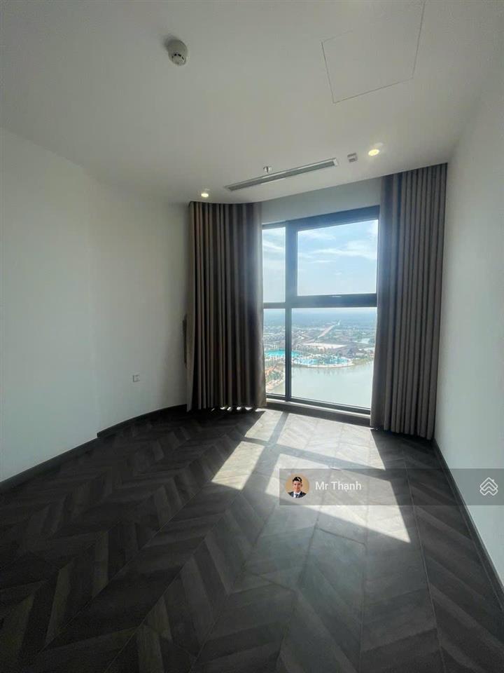 Bán căn hoa hậu beverly 2pn 2wc full nội thất dt 79m2, hướng đn view công viên. giá 4,9 tỷ all in