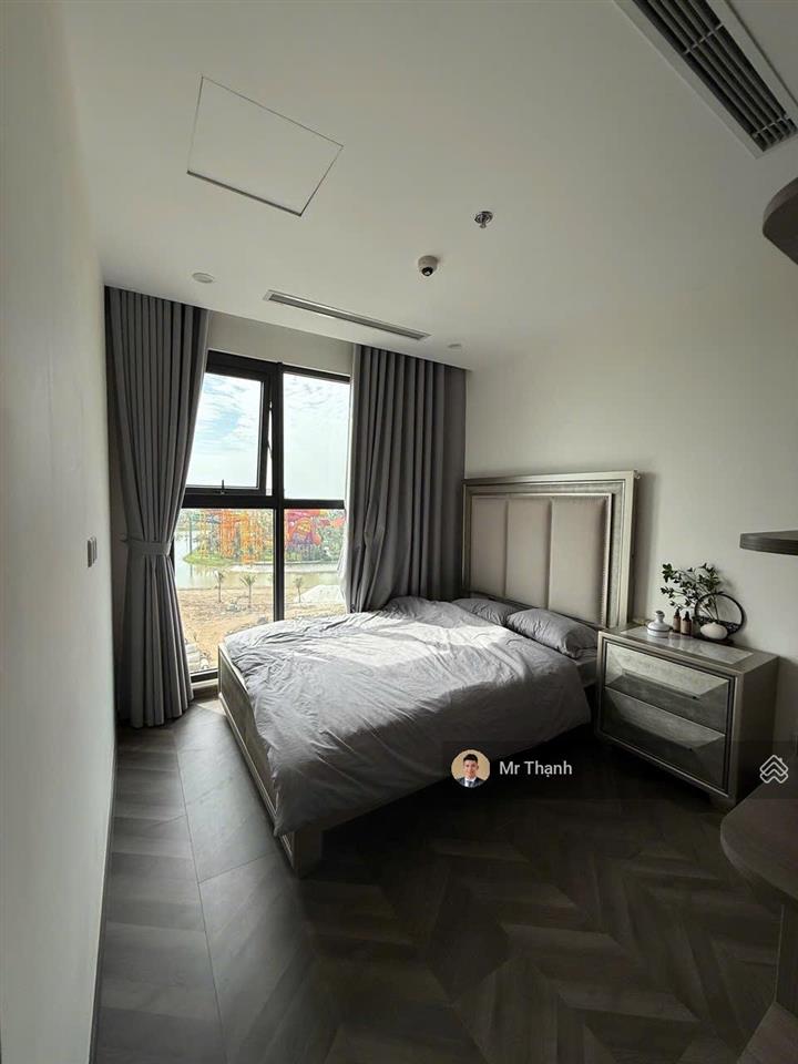 Bán căn hoa hậu beverly 2pn 2wc full nội thất dt 79m2, hướng đn view công viên. giá 4,9 tỷ all in