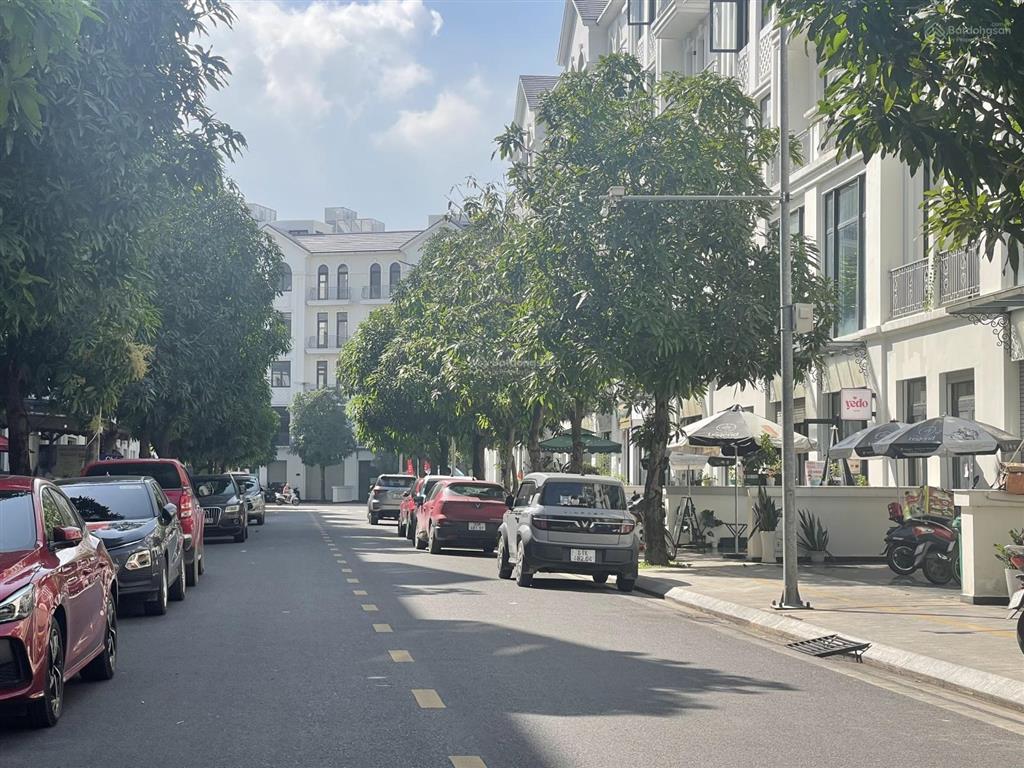 Độc quyền bán nhà phố manhattanvinhomes q9, giá 24.5 tỷ, dt 126m2, trục đường kinh doanh, nhà thô