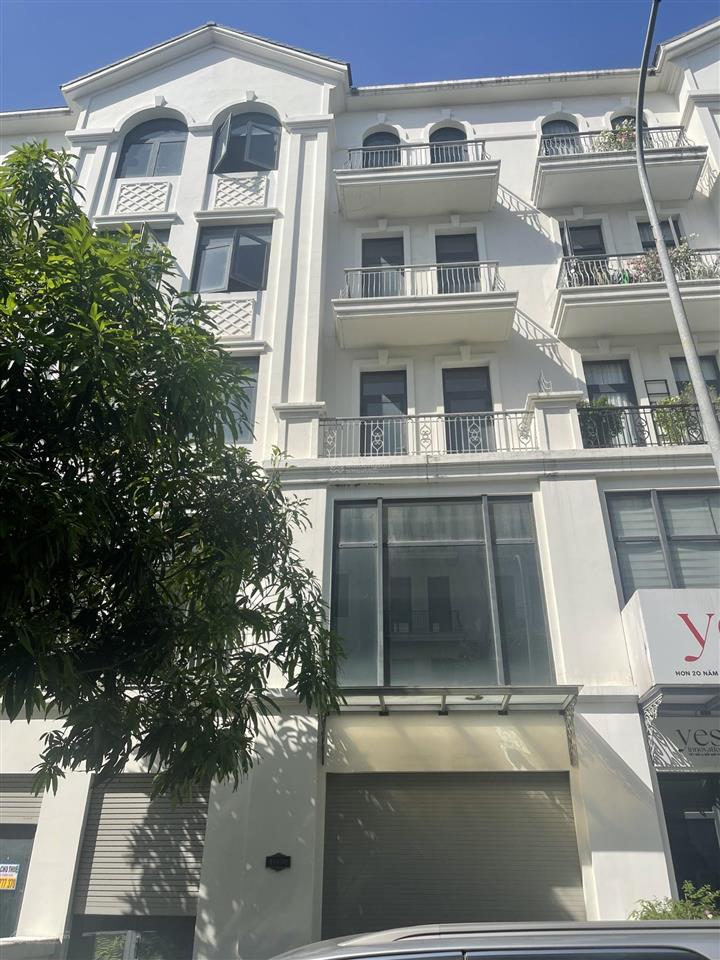 Độc quyền bán nhà phố manhattanvinhomes q9, giá 24.5 tỷ, dt 126m2, trục đường kinh doanh, nhà thô