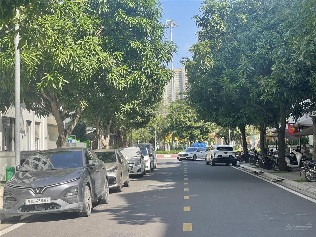 Độc quyền bán nhà phố manhattanvinhomes q9, giá 24.5 tỷ, dt 126m2, trục đường kinh doanh, nhà thô