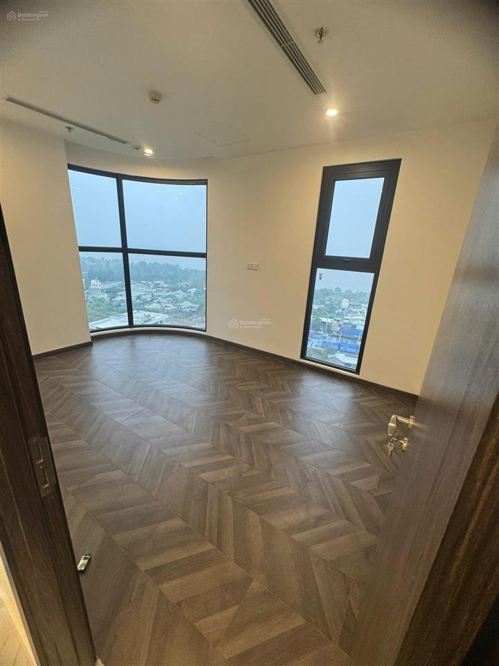 Bán căn góc 2pn, giá 4.7 tỷ, dt80m2, tầng trung view sông đồng nai, the beverly  vinhomes quận 9