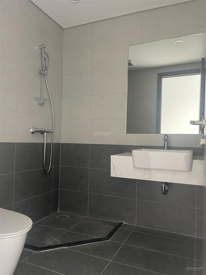 Bán căn góc 2pn, giá 4.7 tỷ, dt80m2, tầng trung view sông đồng nai, the beverly  vinhomes quận 9