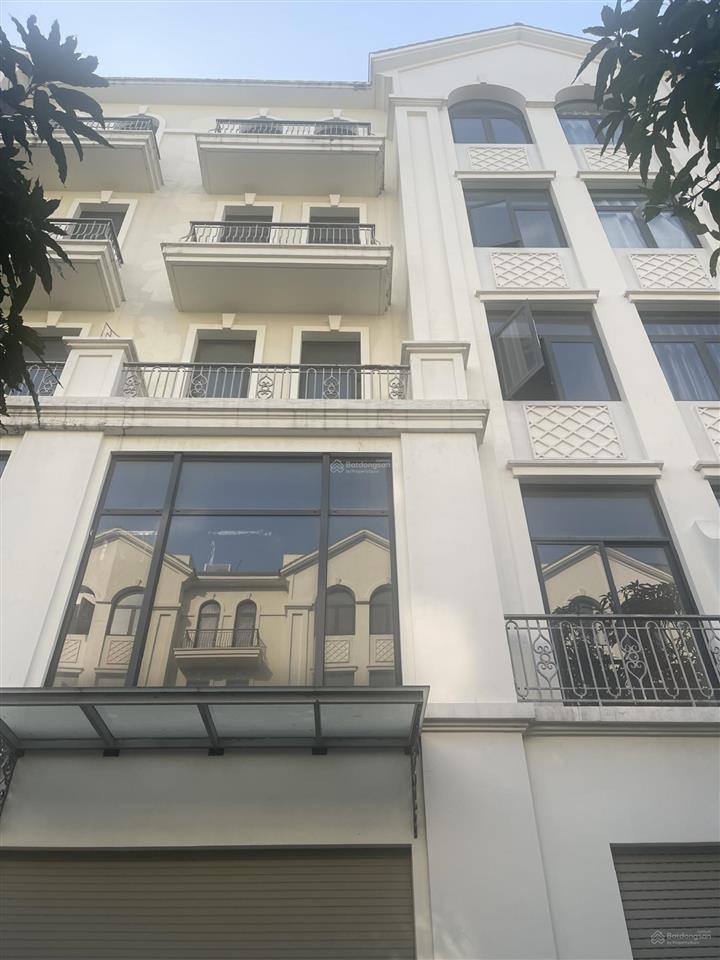 Nhà phố giá tốt dt126m2, giá 23 tỷ, ngay cồng trường vinschool thông công viên 36ha, kinh doanh tốt