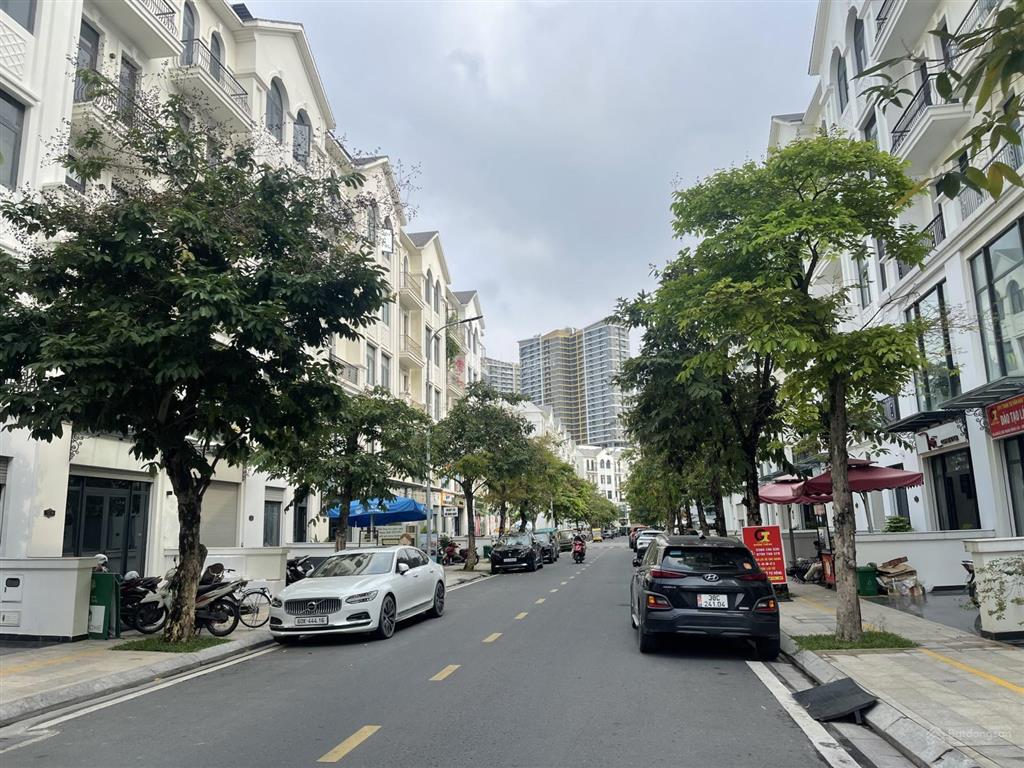 Nhà phố giá tốt dt126m2, giá 23 tỷ, ngay cồng trường vinschool thông công viên 36ha, kinh doanh tốt