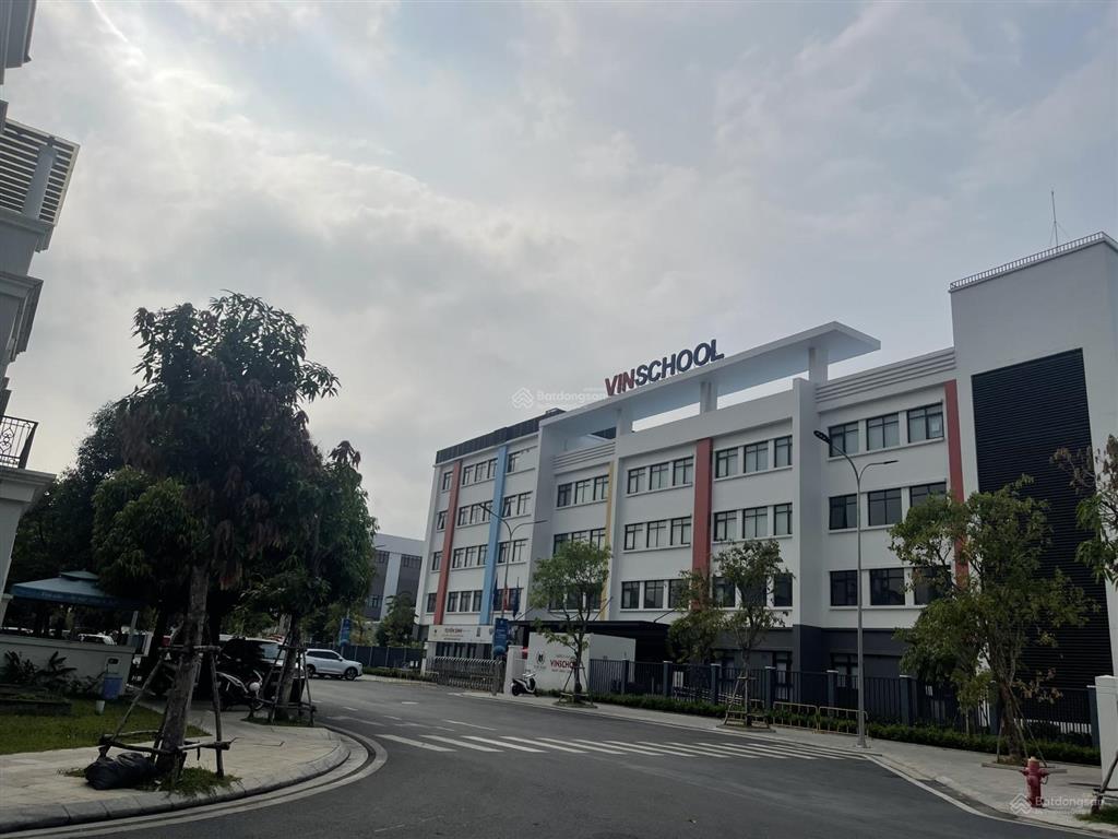 Nhà phố giá tốt dt126m2, giá 23 tỷ, ngay cồng trường vinschool thông công viên 36ha, kinh doanh tốt