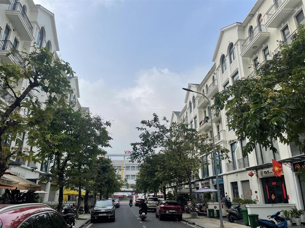 Nhà phố giá tốt dt126m2, giá 23 tỷ, ngay cồng trường vinschool thông công viên 36ha, kinh doanh tốt