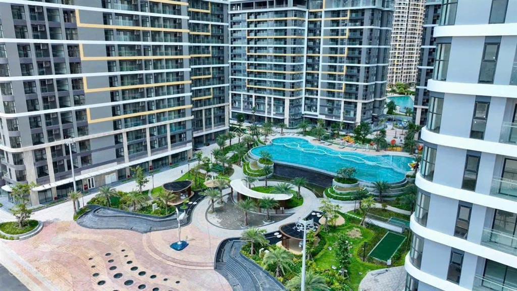 Bán căn góc 2pn2wc, dt80m2, giá 5.6tỷ, the opus one, full nội thất, view hồ bơi 3 tầng, vinhomes q9