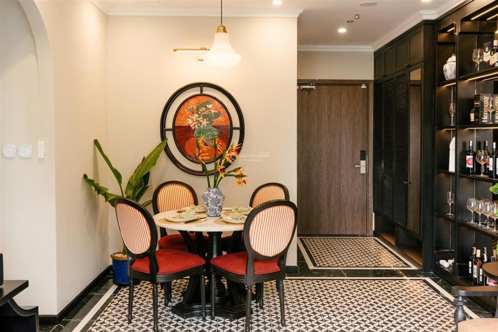 Bán căn góc 2pn2wc, dt80m2, giá 5.6tỷ, the opus one, full nội thất, view hồ bơi 3 tầng, vinhomes q9