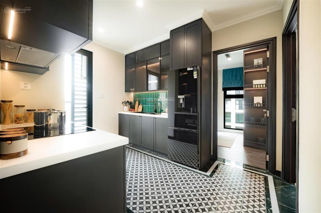 Bán căn góc 2pn2wc, dt80m2, giá 5.6tỷ, the opus one, full nội thất, view hồ bơi 3 tầng, vinhomes q9