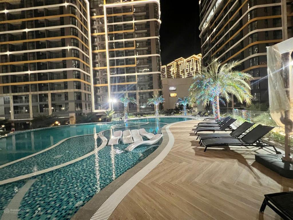 Bán căn góc 2pn2wc, dt80m2, giá 5.6tỷ, the opus one, full nội thất, view hồ bơi 3 tầng, vinhomes q9