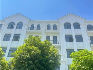 Bán 1 cặp nhà phố liền kề, dt168m2, nhà 5 tầng 1 tum, ngay cổng cv 36ha, the manhattan vinhomes q9