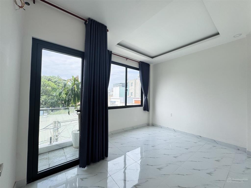 Nhà 4 tầng, hẻm xe hơi, ngay lã xuân oai giá 6,3 tỷ còn tl