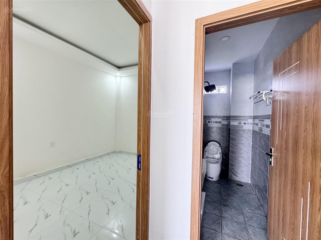 Nhà 4 tầng, hẻm xe hơi, ngay lã xuân oai giá 6,3 tỷ còn tl