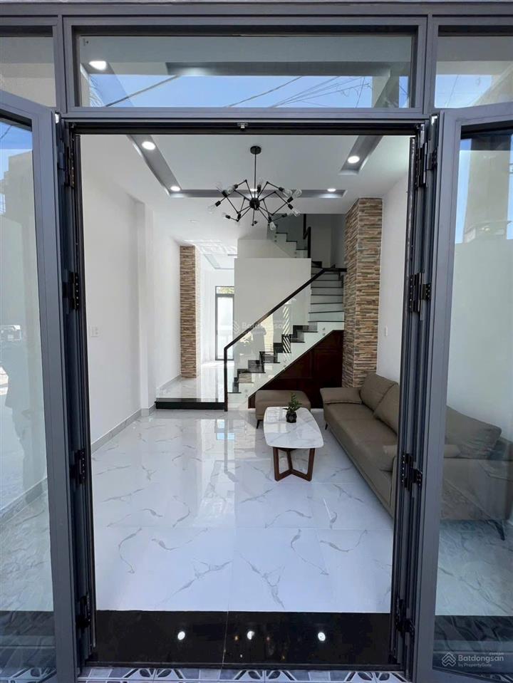 Bán nhà 3 tầng hẻm xe hơi đường lò lu, giá 5,7 tỷ còn thương lượng