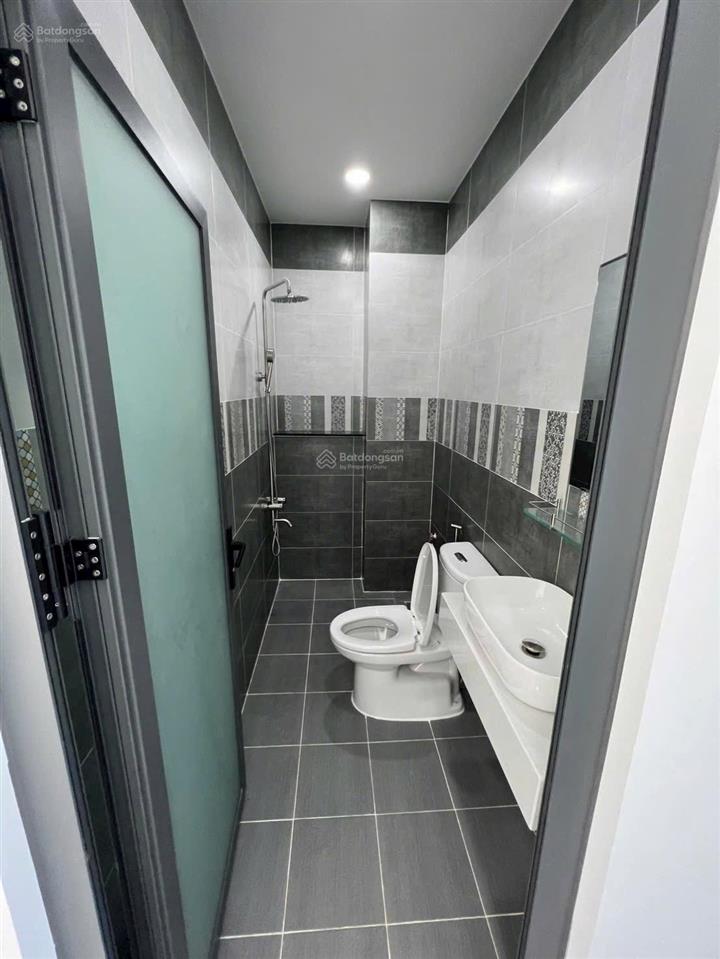 Bán nhà 3 tầng hẻm xe hơi đường lò lu, giá 5,7 tỷ còn thương lượng
