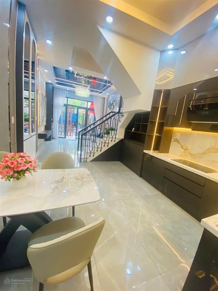 Bán nhà 4 tầng, đường 12m, p. long trường giá 6,1 tỷ (còn tl)