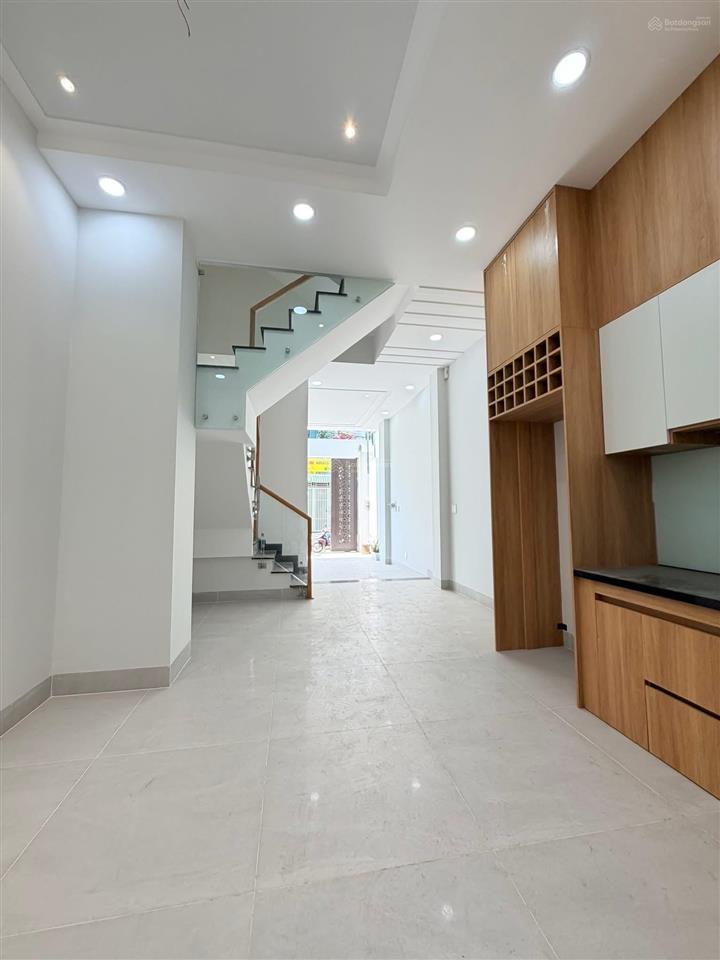 Cần bán nhà 5 tầng, đường 9m, p. long trường giá 5,86 tỷ