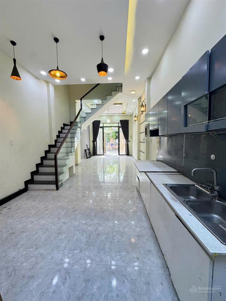 Bán nhà 1 sẹc đường lò lu quận 9, 4 tầng đường 10m thông, giá 6 tỷ