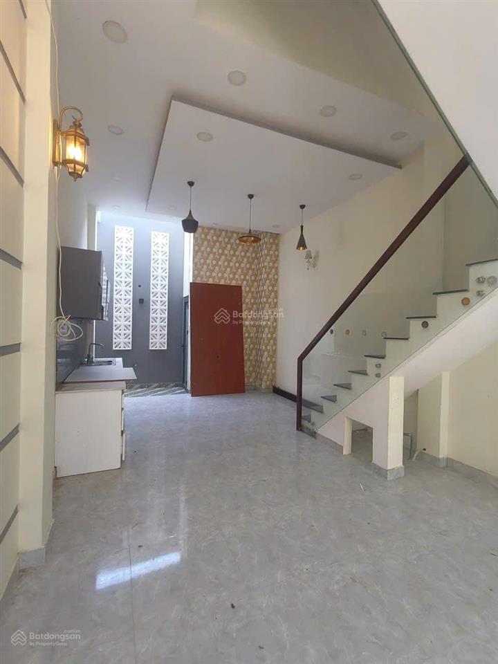 Bán nhà 1 sẹc đường lò lu quận 9, 4 tầng đường 10m thông, giá 6 tỷ