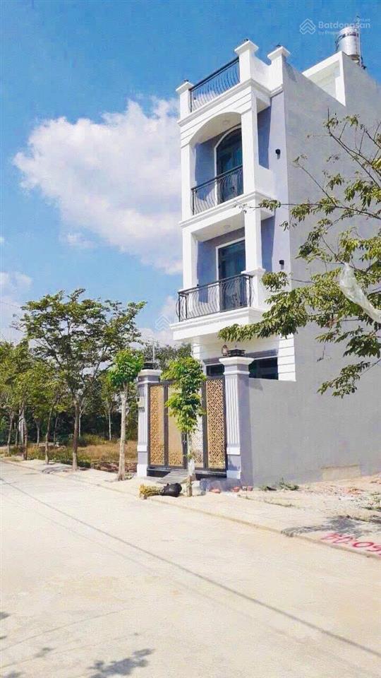 Bán nhà 1 sẹc đường lò lu quận 9, 4 tầng đường 10m thông, giá 6 tỷ