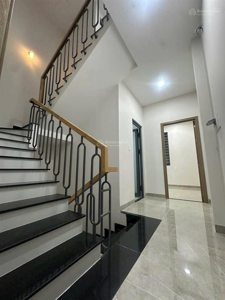 Bán nhà 3 tầng, hẻm xe hơi. gần chợ long trường giá 5,4 tỷ (còn thương lượng)