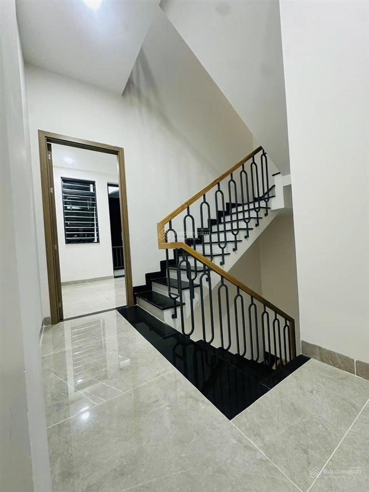 Bán nhà 3 tầng, hẻm xe hơi. gần chợ long trường giá 5,4 tỷ (còn thương lượng)