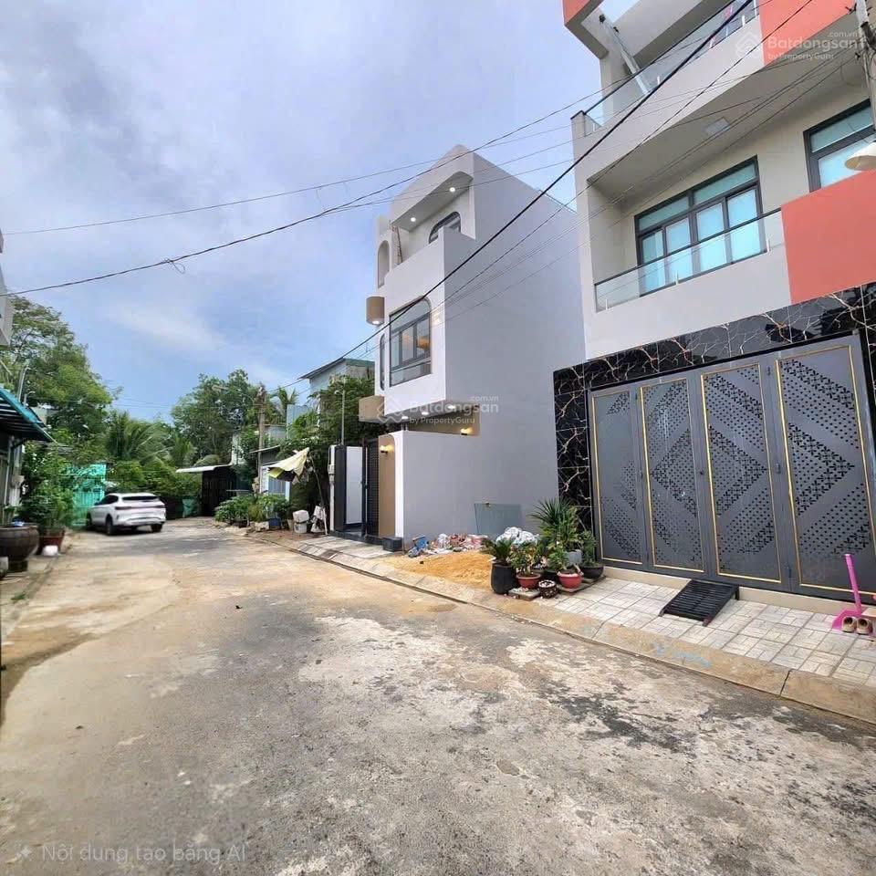 Bán nhà 3 tầng, hẻm xe hơi, gần vinhomes quận 9, giá 4,85 tỷ