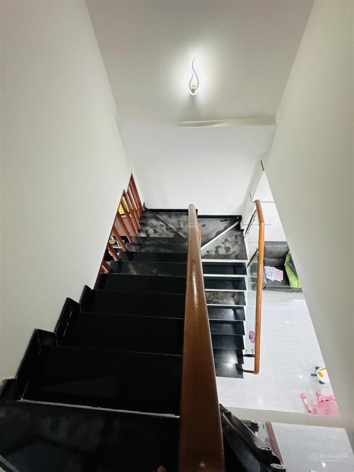 Nhà 3 tầng, hẻm xe hơi gần ngã 3 lò lu  lã xuân oai giá 5,5 tỷ (tl)