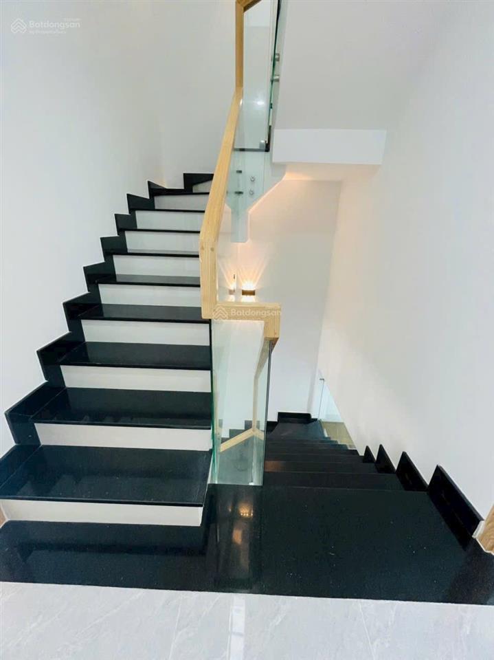 Bán nhà 4 tầng, hẻm xe hơi, 1 xẹc đường lò lu giá 6,89 tỷ/64m2
