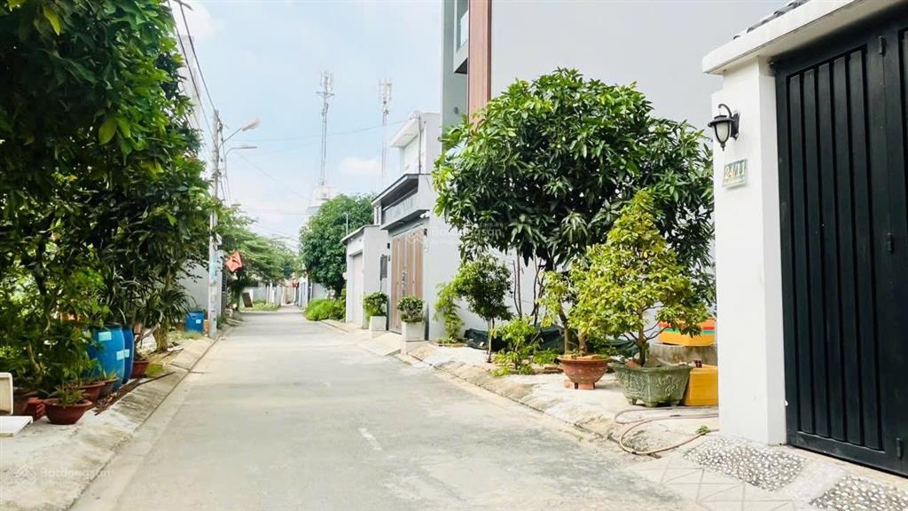 Bán nhà 3 tầng, hẻm xe hơi, p. long trường quận 9, giá 5 tỷ còn thương lượng