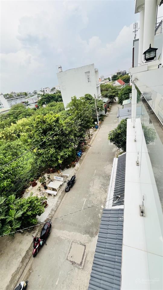 Bán nhà 3 tầng, hẻm xe hơi, p. long trường quận 9, giá 5 tỷ còn thương lượng