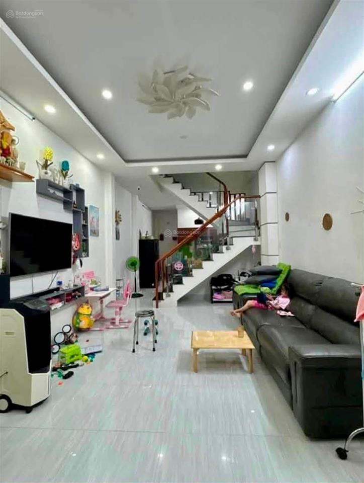 Bán nhà 2 tầng, hẻm xe hơi, phường long trường giá 4,2 tỷ