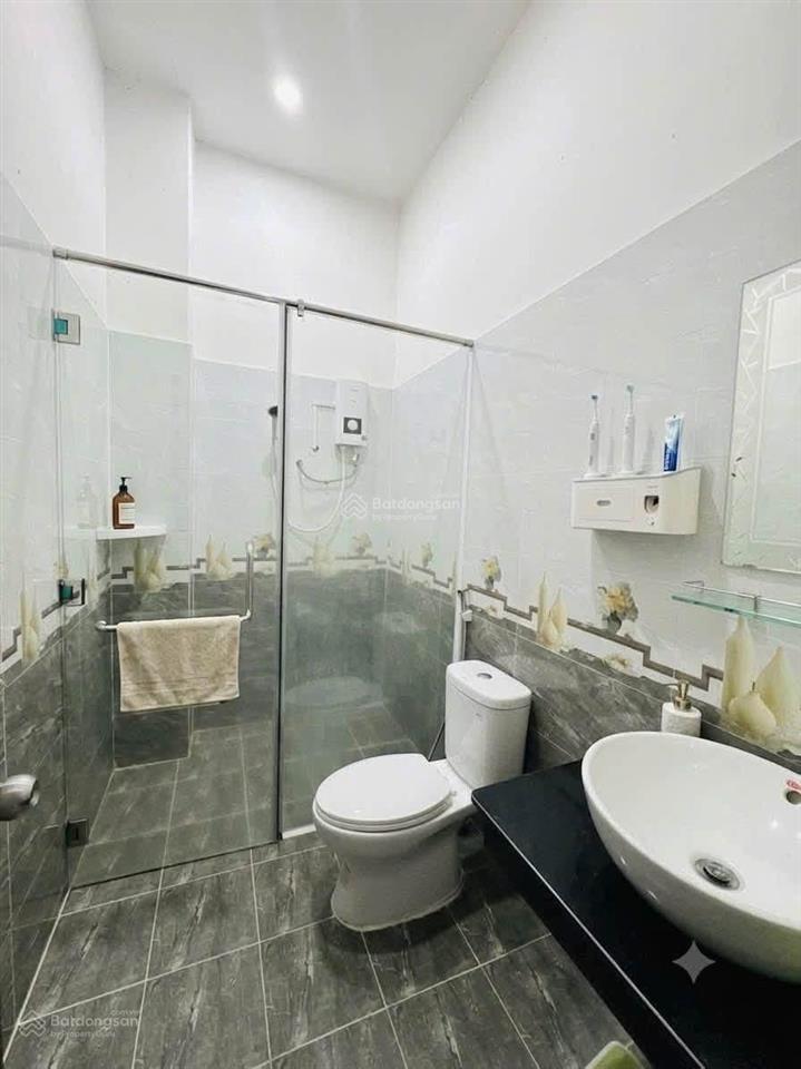 Bán nhà 2 tầng, hẻm xe hơi, phường long trường giá 4,2 tỷ