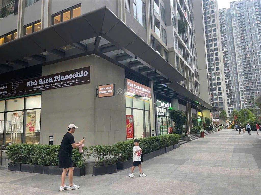 Giảm thẳng 2,5 tỷ chủ cần bán nhanh shop góc mặt hồ  sổ lâu dài